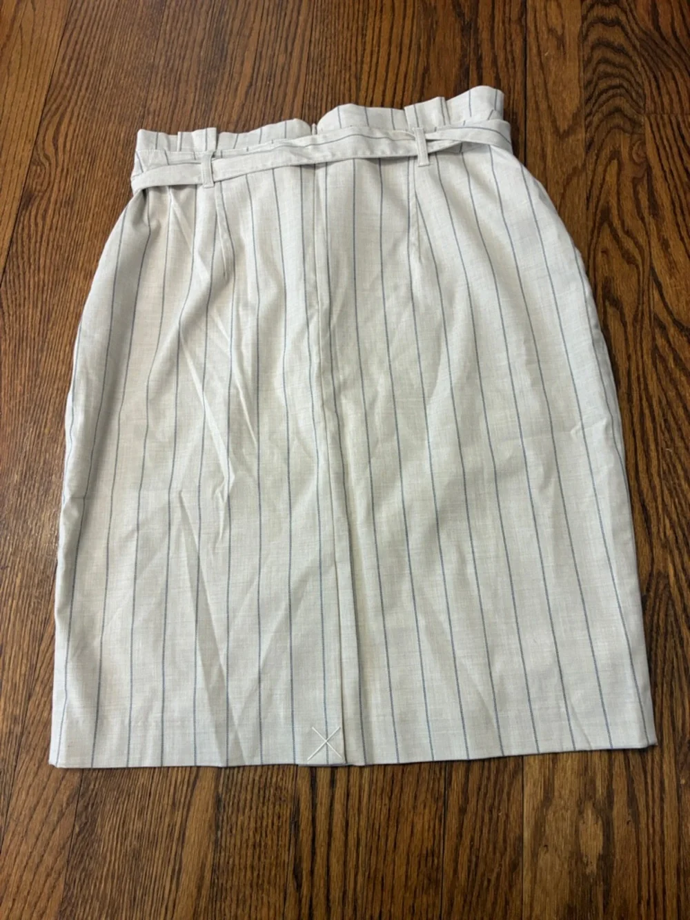 Banana Republic Cream Pinstripe Paperbag Waist Pencil Skirt size 6 petite